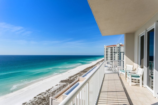 The gorgeous emerald waters of Navarre Beach
