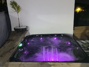 Bain à remous extérieur