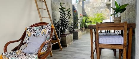 屋外ダイニングエリア