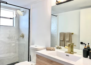 Full Bathroom (1)