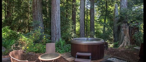 Private hot tub overlooks the redwood forest and creek