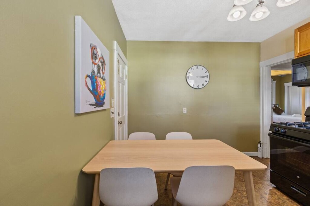Cozy Large House close to TUFTS/Harvard/MIT 4BR