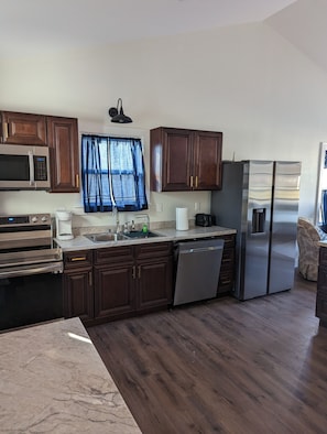 Fully applianced kitchen with top of the line Samsung appliances. Free W/D too