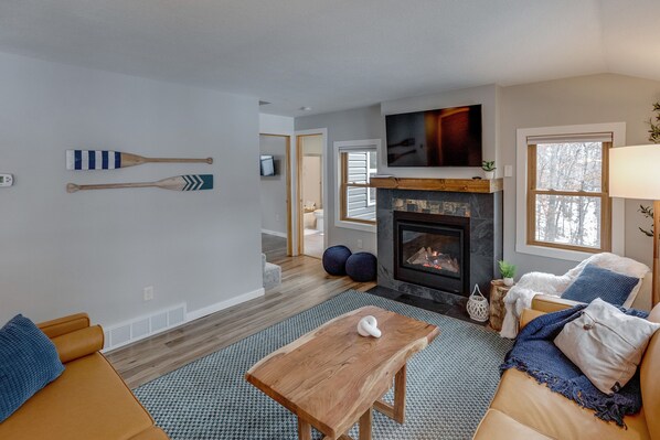 cozy fireplace and tasteful decor in living room 