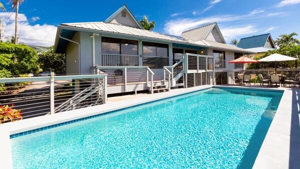 Sparkling pool, deck and back patio