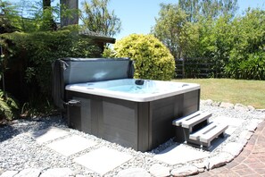 Private 5-seater Spa pool