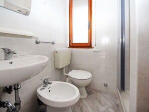 Robinet, Évier, Propriété, Luminaire Plomberie, Lavabo, Blanc, Violet, Salle De Bains, Design Intérieur