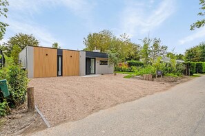 Außenseite Ferienhaus [Sommer]