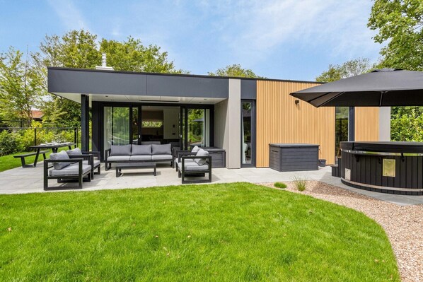 Außenseite Ferienhaus [Sommer]