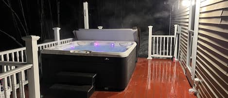 Brand new desirable Caldera Jacuzzi spa hot tub was delivered January 24, 2023