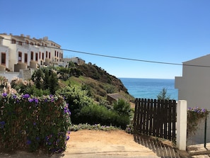 Blick von unserer Bank vor dem Haus