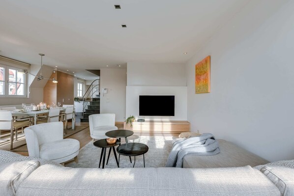 Beautiful and bright livingroom