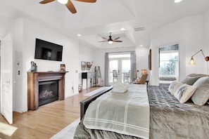Gorgeous Master Bedroom!