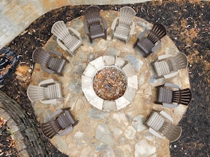 Amazing outdoor Firepit!