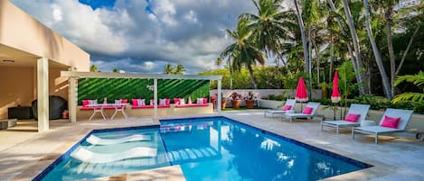 Ocean Blvd Pool