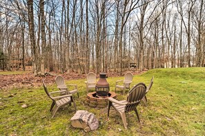 Backyard | Pet Friendly w/ Fee | ~8 Mi to Hickory Run State Park