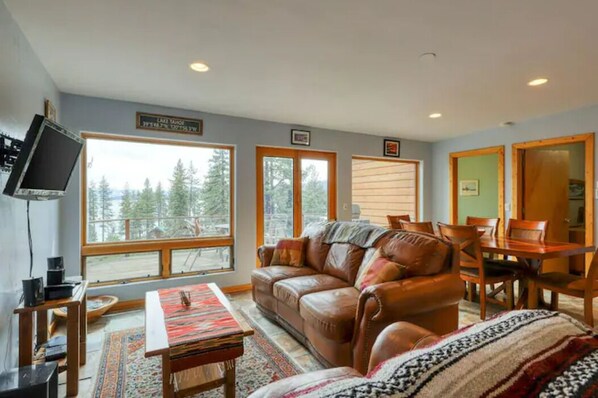Living Room with lake view
