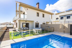 Pool view with steps into the pool - pool is 6m x 3m x 1.25m deep.  Fully heated