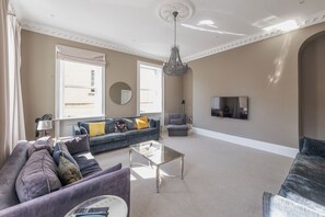 Living Room / Lounge