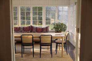 Sun room, dinning room