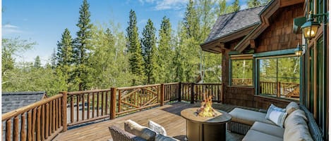 Front deck seemingly suspended in the tree tops.