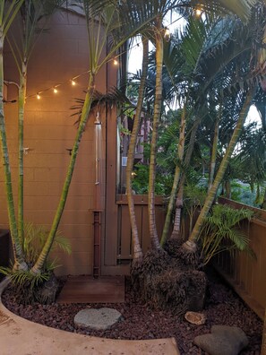 Lanai | Embrace the natural surroundings rinsing off under your outdoor shower