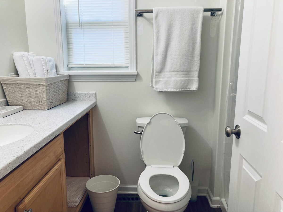 Modern Private Suite Overlooking Conesus Lake – 30-day stays also available!