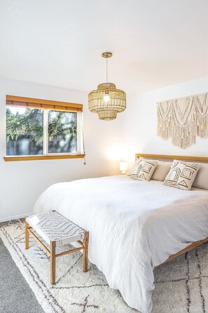 Primary bedroom, amazing king bed and attached bathroom (shower only). Large walk in closet. View to the backyard.