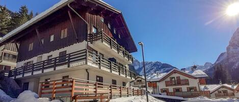 Sky, Building, Property, Snow, Window, Light, Mountain, Slope, House, Street Light