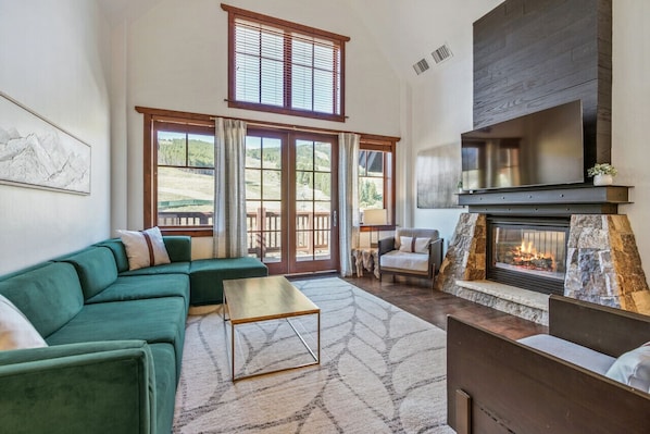 Cozy living room with slope side views.