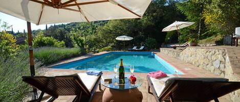 Reserved and private pool with lake view in a property for rental Trasimeno lake