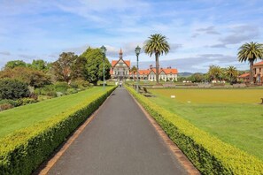 Government Gardens - just across the road