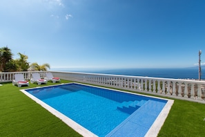 Upper level private pool