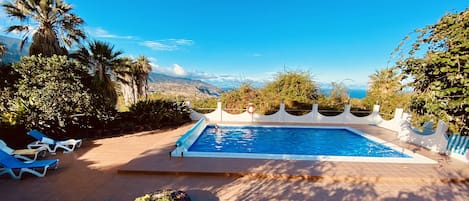 Heated saltwater pool in a spectacular setting