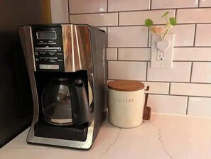 Kaffee und/oder Kaffeemaschine