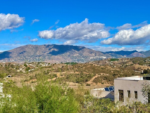 Balcony / Terrace,Mountain view