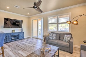 Living Room | Smart TV | Free WiFi