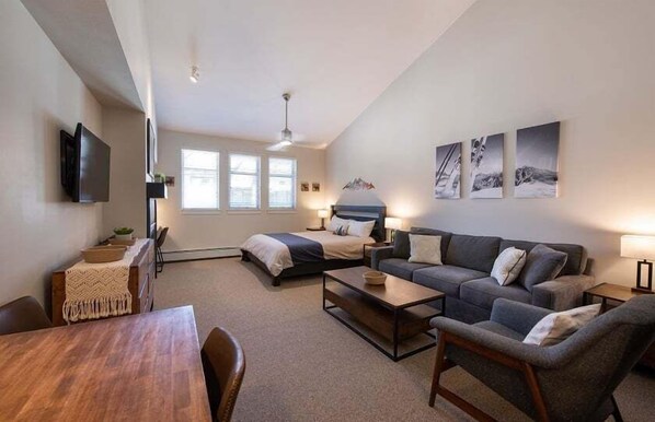 Living Room, Furniture, Indoors, Lamp, Chair