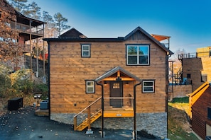 Rustic Ridge Cabin