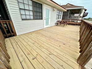 BURNETT HOUSE-UP Waterfront remodeled to studs