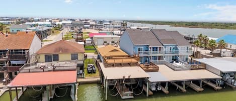 Burnett House Up offers ONE BOAT SLIP on the canal near the ICW