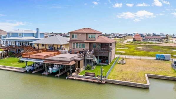 Gumina Paradise in Dolphin Point Waterfront near the ICW
