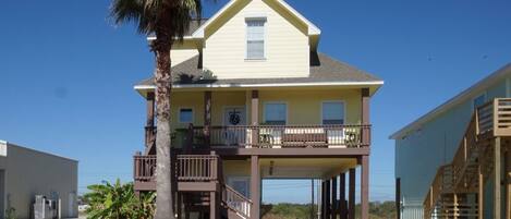 Mellow Yellow in Dolphin Point Subdivision view from Commerce Street