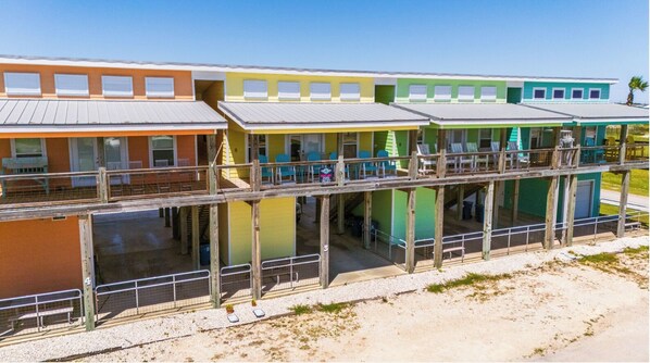 Buena Vista Court 3 front view - Yellow unit