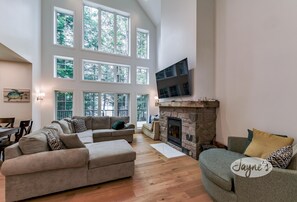 Great Room &amp; Fireplace