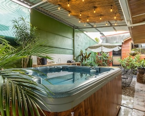 jacuzzi hot tub