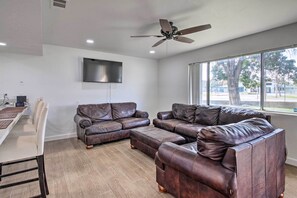 Living Room | Smart TV | Central A/C