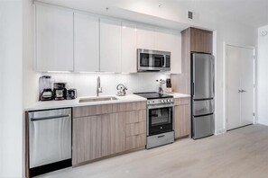 Noma Washington 1 Bedroom with Balcony Kitchen