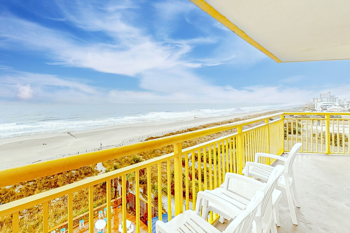 Oceanfront, 6th-floor condo with balcony, W/D, & AC – pools, hot tub, & gym