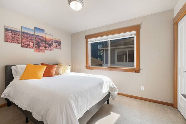 The king bed is worthy of its royal status.